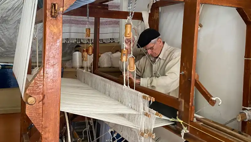 62 Yıldır Sanatına İpekle Hayat Veren Usta: Bir Efsane