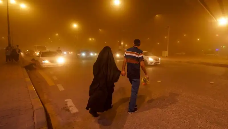 Iraq'ta Kum Fırtınası: Havalimanları Kapatıldı, Sağlık Krizi Başladı