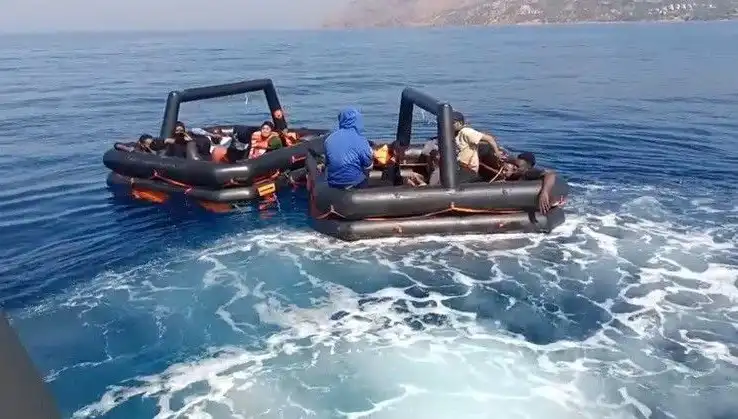 Ayvacık’ta Fırtına Gibi Operasyon: 19 Kaçak Göçmen Kurtarıldı!