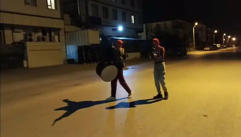 Erzincan'da Sahur Geleneği: Örümcek Adamlar Coşkuyla Sokaklarda!