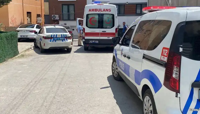 Bıçaklı Kavgada İki Kardeş ve Bir Polis Yaralandı: Olayın Ayrıntıları