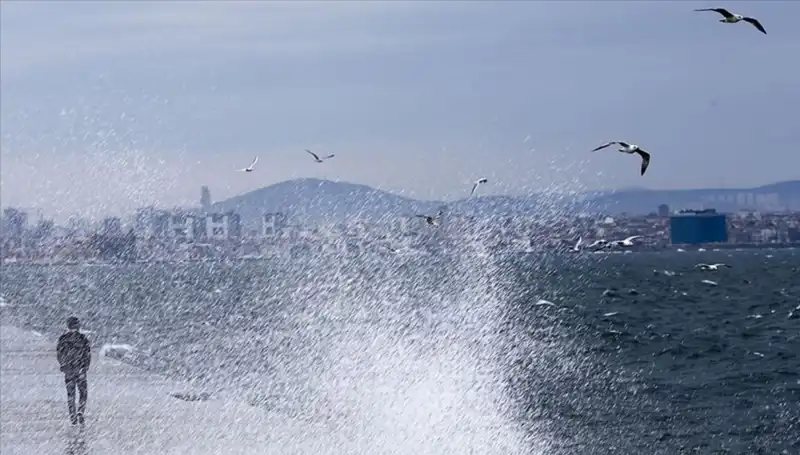 Marmara ve Ege Bölgesi İçin Kuvvetli Rüzgar Uyarısı: Hazırlıklı Olun!
