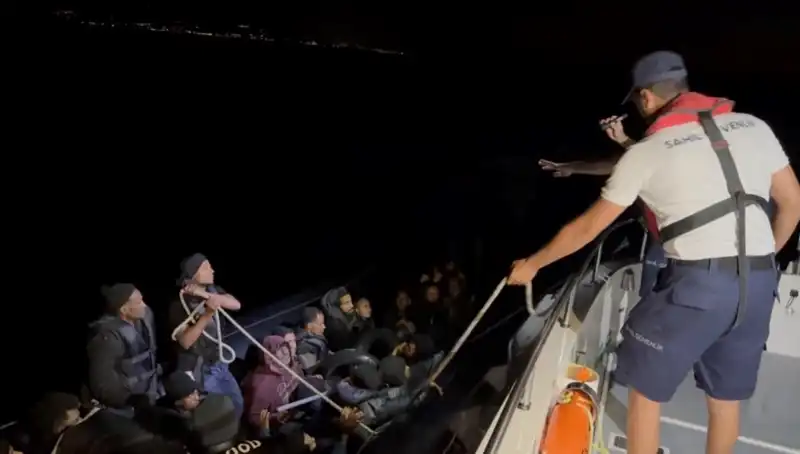 Çeşme Açıklarında Sürüklenen 42 Kaçak Göçmen Dramı
