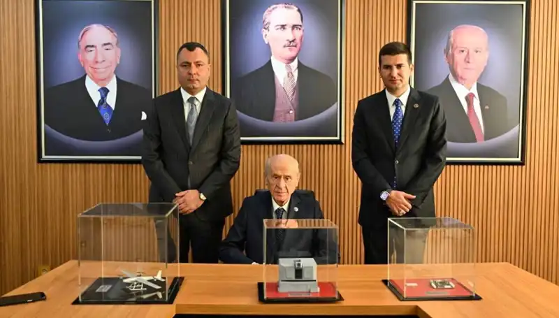 MHP Lideri Bahçeli, Ülkü Ocakları'nda Tarihi Bir Ziyaret Gerçekleştirdi