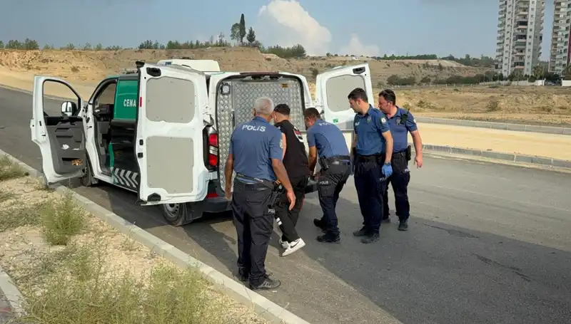Yol Kenarında Büyüleyici Bir Gizem: Ceset Kim Üzerine?