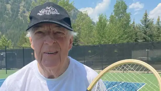 Avustralyalı Tenis Efsanesi Fred Stolle Vefat Etti: Spor Dünyasında Büyük Kaybı