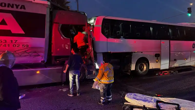 Dört Araçlık Zincirleme Trafik Kazasında 1 Kişi Hayatını Kaybetti