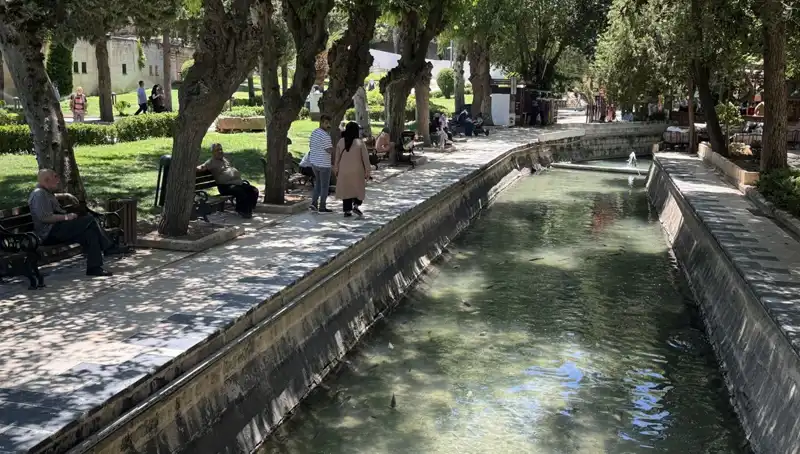 Şanlıurfa'da Sıcaklık Rekorları Kırılıyor: Termometreler 37 Dereceyi Gösterdi!
