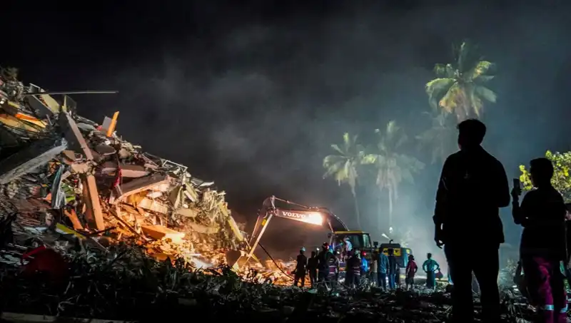 Myanmar'da Üç Gün Sonra Enkazdan Sağ Çıkan Genç Kız: Umut Dolu Bir Hikaye