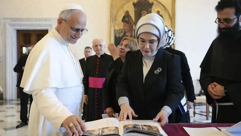 Emine Erdoğan ve Papa Leo'nun Gazze Üzerine Tarihi Görüşmesi: Duygusal Anlar ve Önemli Mesajlar