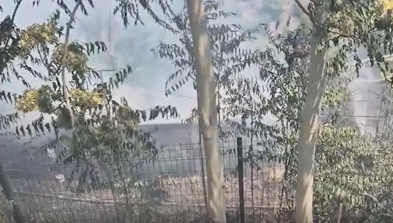 Sultangazi'de Otluk Alan Yangını Gecekonduyu Tehdit Etti: Olayın Detayları